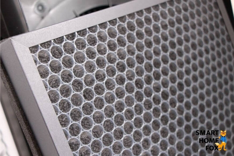 Die Aktivkohleteilchen im Aktivkohlefilter vom Medion MD 10378 Luftreiniger